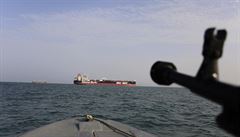 Pohled ze lunu íránských gard, je se blíí k tankeru Stena Impero, který se...