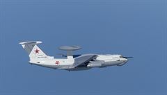 Ruský bombardér A-50 pelétá poblí ostrov Takeshima v Japonsku a Dokdo v...