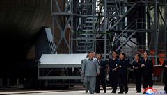 Vdce Severní Koreji Kim Jong Un navtívil továrnu na výrobu ponorek v blíe...