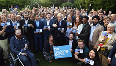Fotky z kampan na premiéra, kterou úspn vedl Boris Johnson.