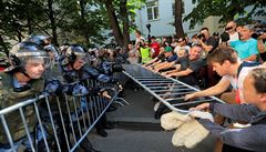 V Moskvě zatkli po sobotních protestech více než 1400 lidí. Zákrok odsoudily EU i české ministerstvo zahraničí