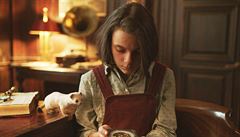 Seriál Jeho temné esence (2020). Tv�rce: Jack Thorne