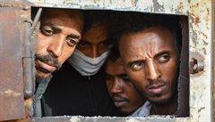 OBRAZEM: Ukryti a zamčeni před světem. Jak vypadá život v libyjských detenčních zařízeních