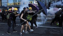 Policie v Hongkongu opt pouila slzný plyn.