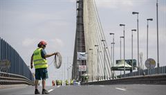 Statické a dynamické zátové zkouky lanového mostu na Jiní spojce.