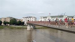 V Salzburgu mají most obsypaný zámky.