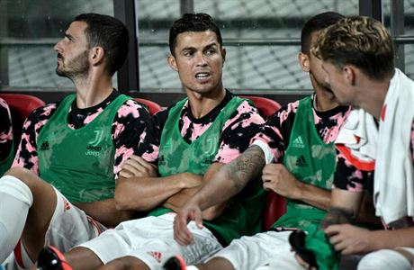 Cristiano Ronaldo na lavice náhradníku v duelu s výbrem hvzd K-League.