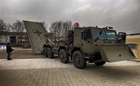 Mostní automobil AM-70EX z produkce eské zbrojovky Excalibur Army.