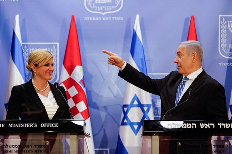 Chorvatská prezidentka Kolinda Grabarová Kitaroviová (vlevo).