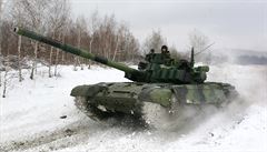 T-72M4CZ – hlavní bojový tank české armády váží 48 tun.