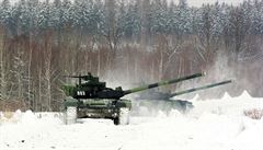 T-72M4CZ  hlavní bojový tank eské armády váí 48 tun.