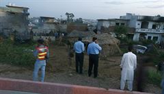 V pákistánském mst Rávalpindí se na domy zítil vojenský letoun.