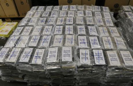 Drogy v hodnot tm 25,8 miliardy korun putovaly z uruguayskho Montevidea....