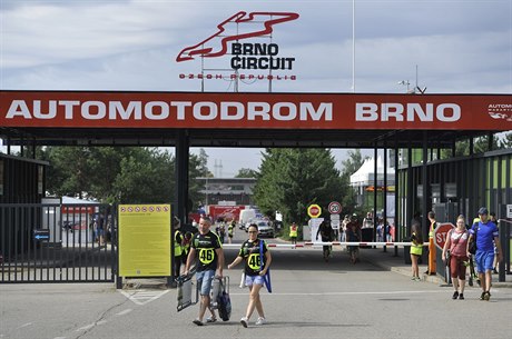 Motoristická sout se koná v areálu Autodromu Brno.