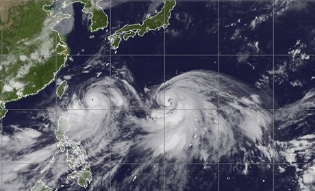 Tajfun Lekima se blíží k pobřeží Tchaj-wanu.