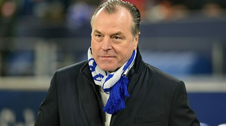 Šéf Schalke Clemens Tönnies po rasistických výrocích dočasně opustil svou...