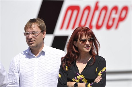 Majitel autodromu Karel Abraham a ředitelka Ivana Ulmanová.