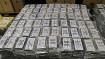 Drogy v hodnotě téměř 25,8 miliardy korun putovaly z uruguayského Montevidea....