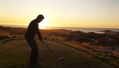 Jak se hraje půlnoční golf za slunečního svitu. Mezi vikingskými hroby za polárním kruhem