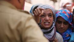íittí muslimové protestují v Kamíru proti znásilnní tíleté dívky v oblasti...