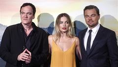 Quentin Tarantino, Margot Robbie a Leonardo DiCaprio.