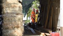 Práce na záchran� mu�e trvají u� p�es �ty�icet hodin.