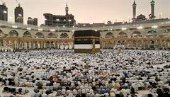 Začala pouť do Mekky, vstupní rituály vykonaly přes dva miliony muslimů