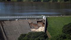 Lid z anglickho msteka Whaley Bridge se po tdnu vrt dom. Pehrada je znovu bezpen