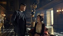 Shledání. Seriál Peaky Blinders: Gangy z Birminghamu. Tv�rce: Steven Knight.