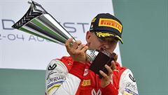 Vítěz Velké ceny Maďarska formule 2 Mick Schumacher.