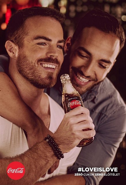 Láska je láska. Reklamní kampa spolenosti Coca-Cola, která má v Maarsku za...