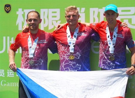 Na snímku zleva stříbrný Jan Haderka, zlatý Michal Brousil a bronzový Pavel...