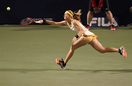 Marie Bouzková září na turnaji v Torontu.