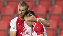 Tomáš Souček v objetí s Lukášem Masopustem krátce po první brance utkání.