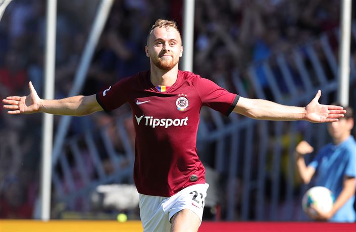 Martin Ha�ek se raduje ze své branky do sít� Baníku.