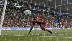 Sadio Mane dává gól v Superpoháru Liverpool - Chelsea