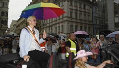 Marlkou Prague Pride je exministryn obrany lechtov. Prvod se snaila zastavit skupinka extremist