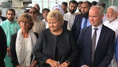 Norská pedsedkyn vlády Erna Solbergová hovoí s médii o sobotním útoku v...