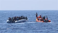 Lo Lka bez hranic vzala u Libye na palubu dal migranty. U jich m 250, jejich dal osud je nejasn