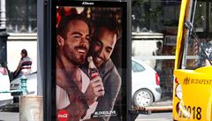 Reklamní kampa spolenosti Coca-Cola, která má v Maarsku za cíl podpoit LGBT...