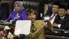 Indonéský prezident Joko Widodo v tradičním oděvu | na serveru Lidovky.cz | aktuální zprávy