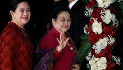 Bývalá prezidentka Indonésie Megawati Soekarnoputriová zdraví novináre
