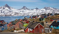 Malebné msto Tasiilaq na východním pobeí Grónska.