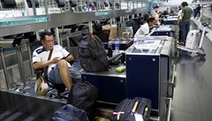 Kvli demonstraci na letiti v Hongkongu zruily místní úady vechny jet...