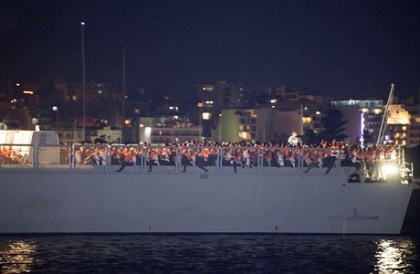 Pistání lodi Ocean Viking s více ne 300 migranty (Valetta, Malta, pátek 23....
