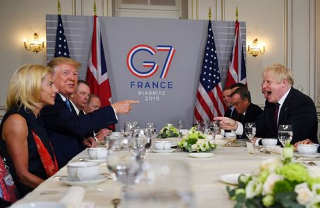 Americký prezident Donald Trump a britský premiér Boris Johnson na bilaterálním...