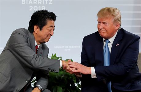 Donald Trump se setkal s premiérem Japonska Shinzo Abem na bilaterálním jednání.
