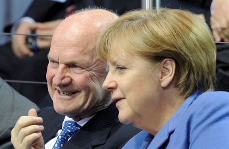 Ferdinand Piëch na fotce s Angelou Merkelovou.