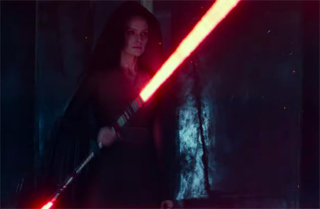 Zl Rey (Daisy Ridley) z nov ukzky na film Star Wars: Vzestup Skywalkera...