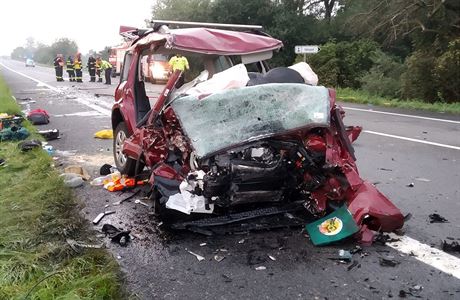 Tragická nehoda na Hodonínsku: čelní střet kamionu s osobním autem  nepřežili čtyři lidé | Domov | Lidovky.cz